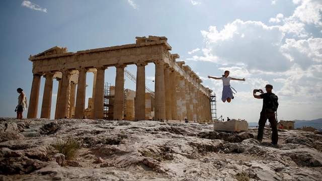 Фото - Эксперт рассказал о влиянии спада турпотока из РФ на экономику Греции