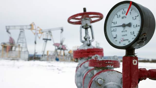 Фото - Эксперт объяснил решение в США о выводе из-под ограничений операций с нефтью РФ